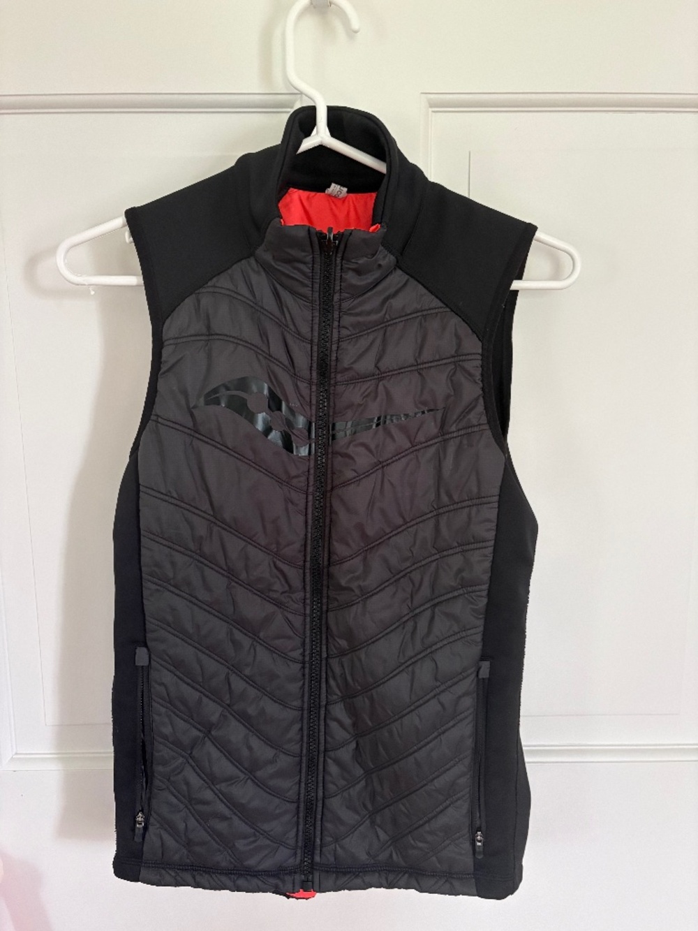 SAUCONY ORANGE & BLACK REVERSIBLE VEST XS